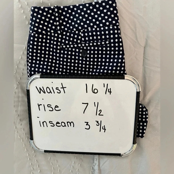 The Limited Brand Navy & White polka dot short shorts. Size 8 - Picture 5 of 5